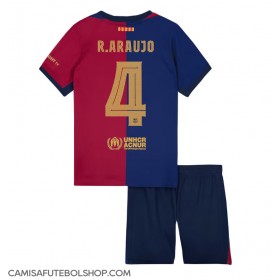 Camisa de time de futebol Barcelona Ronald Araujo #4 Replicas 1º Equipamento Infantil 2024-25 Manga Curta (+ Calças curtas)